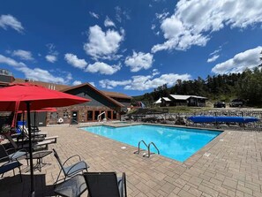 Outdoor pool, a heated pool - Ski-In Cranmore Condo, Fireplace & Pool/Hot Tub (Conway)
