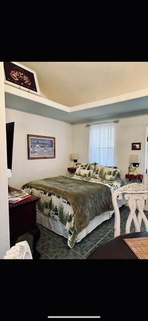 Room - Lone Oak Cottage Fully restored cabin with 5 beds & walk in shower (Medicine Park)