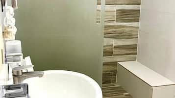 Apartment, 2 Bedrooms | Bilik Mandi | Tisu tandas