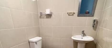 Apartment, 2 Bedrooms | Bathroom | Toilet paper