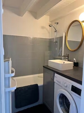 Hair dryer, towels, toilet paper - Maisonnete de Charme / Port & Beach (Les Sables-d'Olonne)