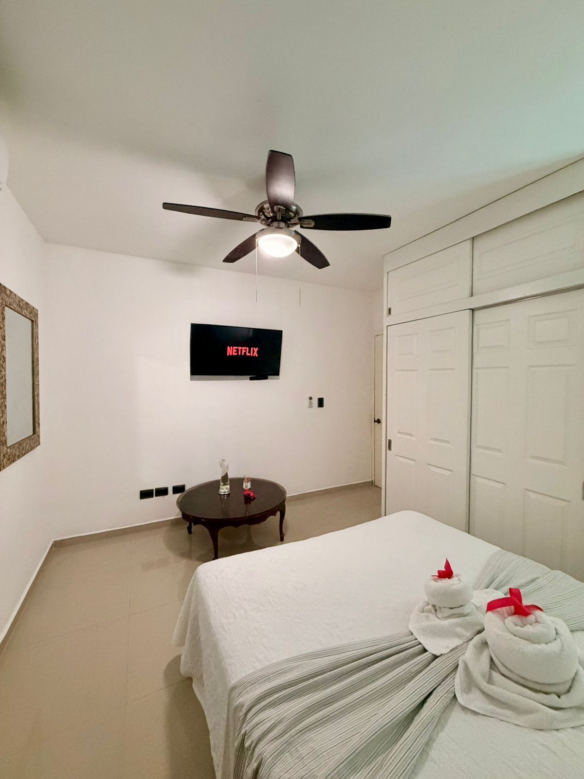 1 chambre, fer et planche à repasser, Wi-Fi gratuit, draps fournis
