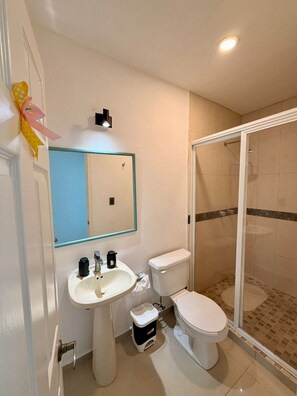 Bathroom - Apartment/Hotel Area + Wi-Fi + Air Conditioning + Fully Equipped Kitchen_Konhulich (Cancún)