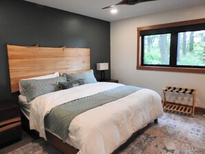 2 bedrooms, iron/ironing board, WiFi, bed sheets - Wild Hills Winery Vineyard Stay – Private & Scenic (Muscoda)