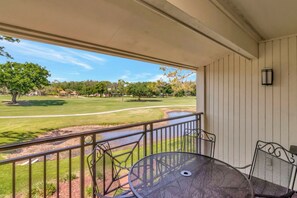 Outdoor dining - 2-bedroom/2 Bath condo in peaceful Saddlebrook with great views (Zephyrhills)