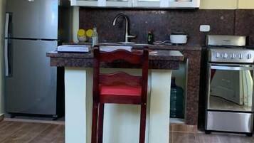 Room, 1 Bedroom | Private kitchen