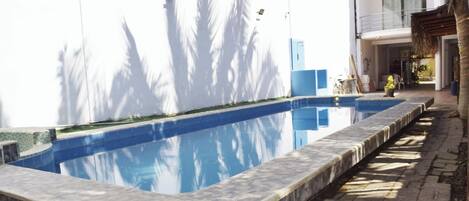 Chambre Deluxe, balcon, vue sur la piscine | Piscine | Piscine extérieure