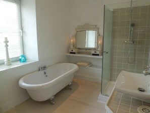 Bathroom - The Chantry (Callington)