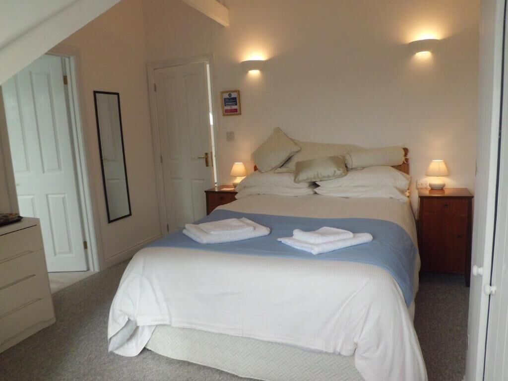 Comfort Double Room, 1 Double Bed, Garden View | Bathroom | Free toiletries, hair dryer, towels, soap