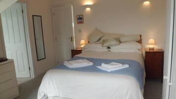 Comfort Double Room, 1 Double Bed, Garden View | Bathroom | Free toiletries, hair dryer, towels, soap