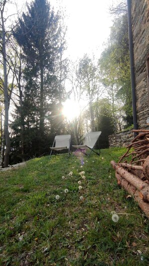 Property grounds - Baita Carlito - Quiet and sunny setting overlooking the forest (Sueglio)