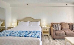 Apartment, 1 Bedroom, Accessible, Private Pool - Daytona Beach Oceanfront Apartment for Rent (Daytona Beach)