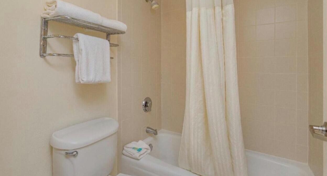 Apartment, 1 Bedroom, Accessible, Private Pool | Bathroom