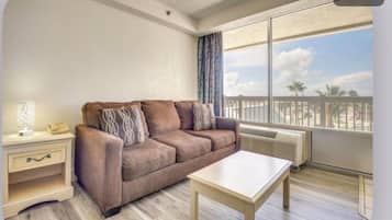 Apartment, 1 Bedroom, Accessible, Private Pool | Balcony