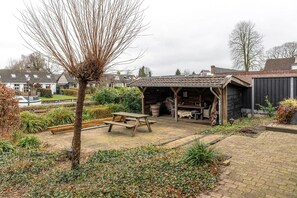 House | Garden - Spacious Holiday Home in the Center of Langweer (Langweer)