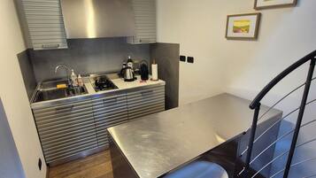 Cooktop, cafeteira/chaleira, torradeira