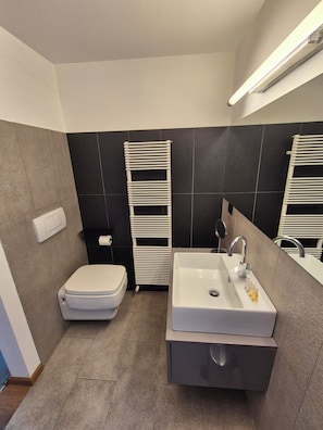 Shower, hair dryer, towels - Urban Loft Duomo - One Bedroom Apartment, Sleeps 2 (Alba)