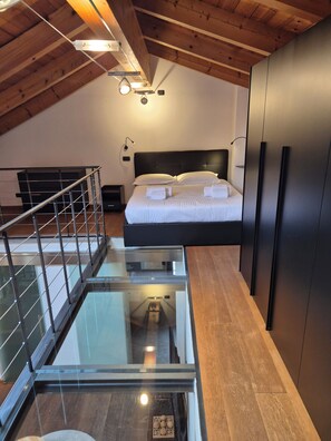 1 slaapkamer, een strijkplank/strijkijzer, gratis wifi, beddengoed