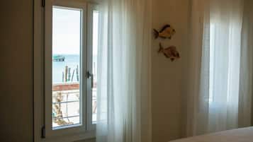 2 bedrooms, bed sheets