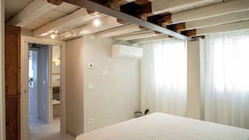 1 bedroom, bed sheets
