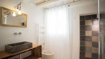 Shower, bidet, towels