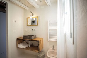 Shower, bidet, towels - Dimora Artemisia -Damare- Pellestrina Ve (Venezia)
