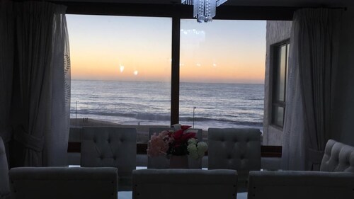 Spectacular ocean view, tranquility in a beautifully decorated apartment
