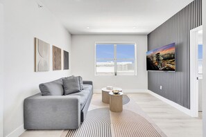 TV - Modern 2 BDR South Beach Condo by Ocean Drive 404 (Miami Beach)