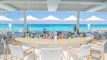 5 restaurants; breakfast and lunch served