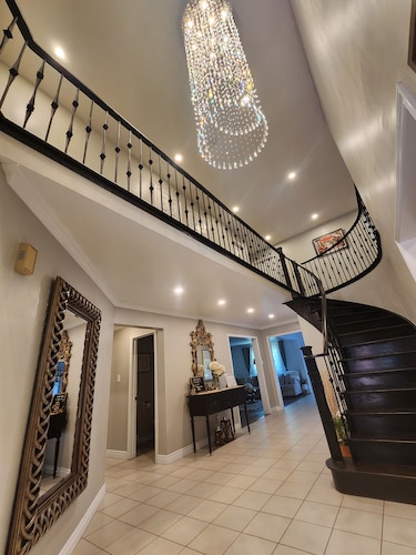 Luxurious Designer Villa in Toronto's Posh Locale"