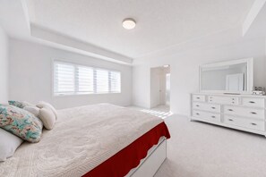 4 bedrooms, iron/ironing board, WiFi, wheelchair access - Entire large 4bd house with 3 parking  (East Gwillimbury)