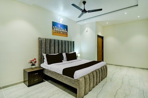 Deluxekhandaka Villa