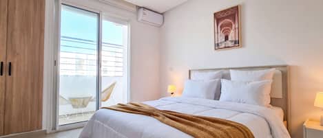 2 habitaciones, tabla de planchar con plancha, internet y ropa de cama