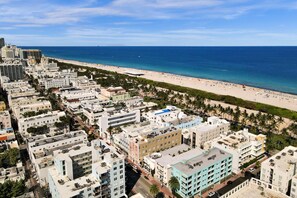 Beach nearby - Cozy 2BR SoBe Pad Just a Block to the Beach 303 (Miami Beach)