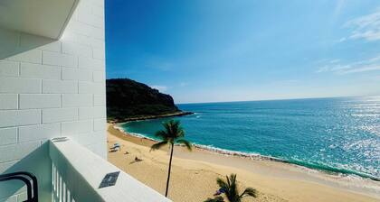 Beachfront Ocean View Condo. Ideal for 90 Day Stays Military PCS, Remote Work