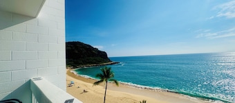 Beachfront Ocean View Condo. Ideal for 90 Day Stays Military PCS, Remote Work