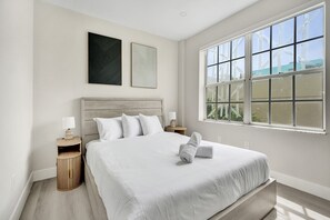 1 bedroom, iron/ironing board, travel cot, WiFi - Chic 1BR in the Heart of SoBe Ocean 1 Min Away 308 (Miami Beach)