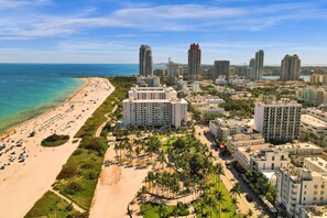 Beach nearby - Chic 1BR in the Heart of SoBe Ocean 1 Min Away 308 (Miami Beach)