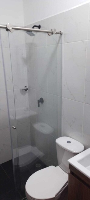 毛巾、肥皂、卫生纸