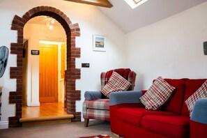 Interior - Modern 1-Bedroom Apartment in Holt - 17371 (Holt)