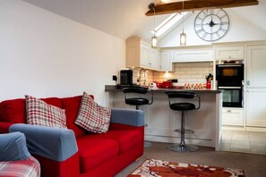 Interior - Modern 1-Bedroom Apartment in Holt - 17371 (Holt)