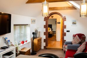 Living area - Modern 1-Bedroom Apartment in Holt - 17371 (Holt)