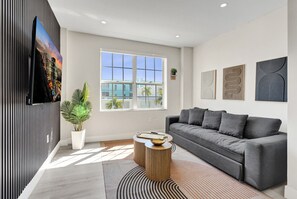 TV - Cozy 1BR Suite • Ocean Steps • Art Deco District 205 (Miami Beach)