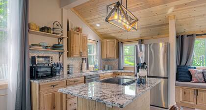 Historic Schoolhouse + Bus Stay + Private Hot Tub