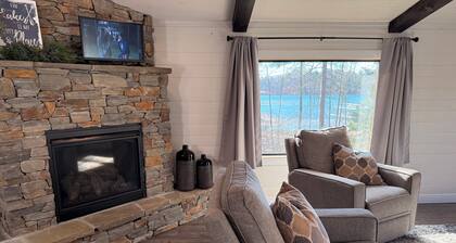 NEW Luxurious East Twin Cottage- lakeside, Stunning Fireplace, 4 min to Nisswa!