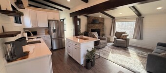 NEW Luxurious East Twin Cottage- lakeside, Stunning Fireplace, 4 min to Nisswa!