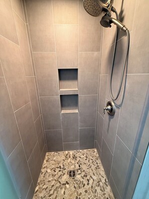 Shower, hair dryer, towels, toilet paper - NEW Luxurious East Twin Cottage- lakeside, Stunning Fireplace, 4 min to Nisswa! (Pequot Lakes)