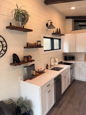 Fridge, microwave, oven, stovetop - NEW Luxurious East Twin Cottage- lakeside, Stunning Fireplace, 4 min to Nisswa! (Pequot Lakes)