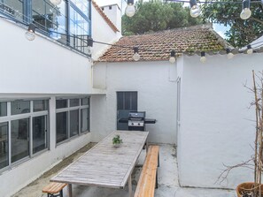 Outdoor dining - Casa da Nossa Vida - Countryside Retreat (Caldas da Rainha)