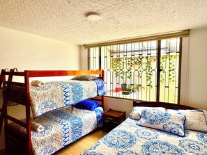 3 chambres, fer et planche à repasser, accès à Internet, literie fournie